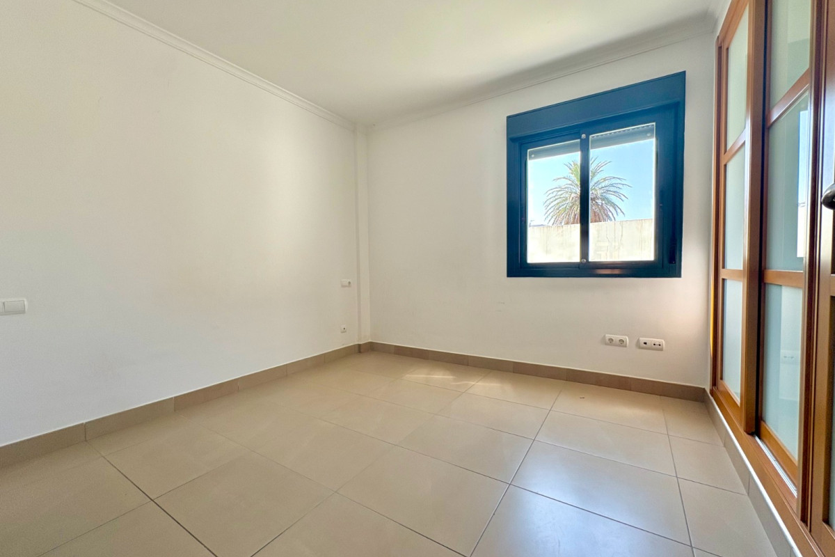 Resale - Apartment / flat - Ondara