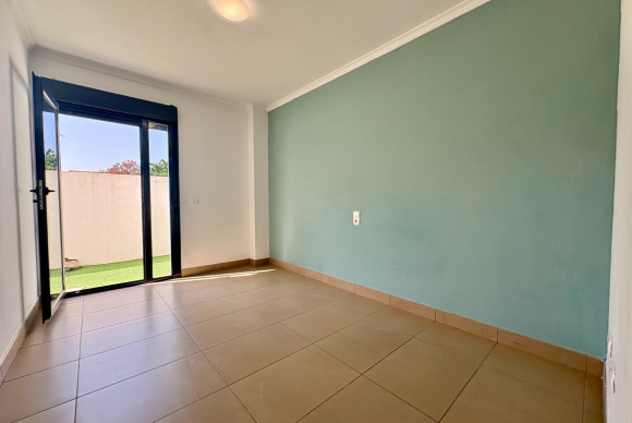 Resale - Apartment / flat - Ondara