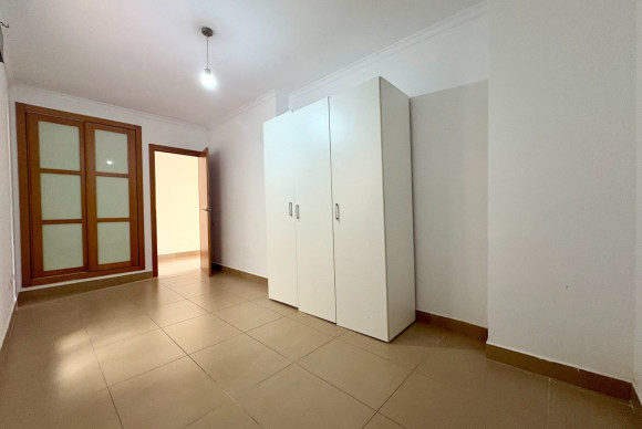Resale - Apartment / flat - Ondara