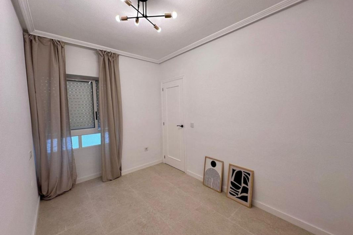 Resale - Apartment  - Torrevieja - torrevieja