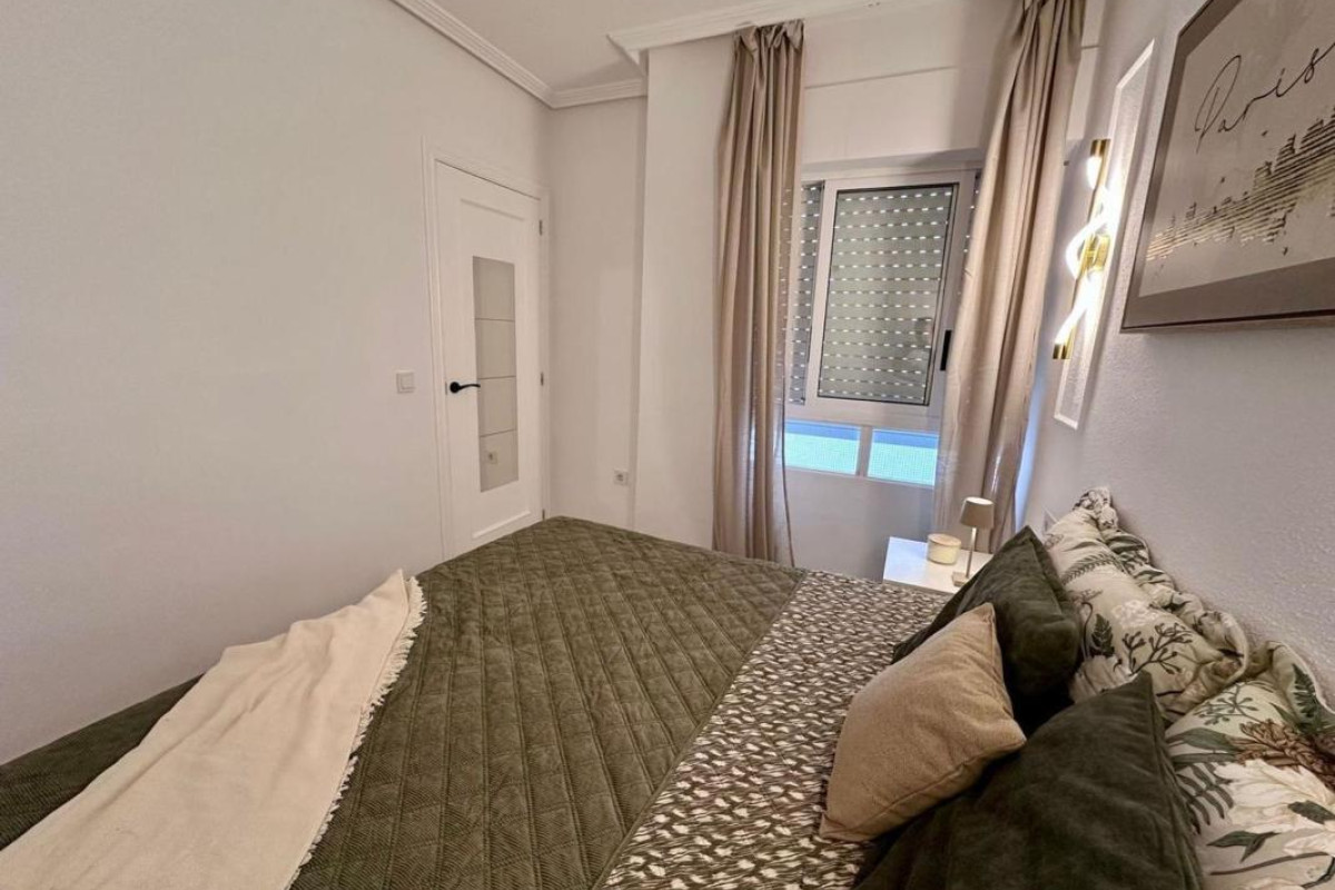 Resale - Apartment  - Torrevieja - torrevieja