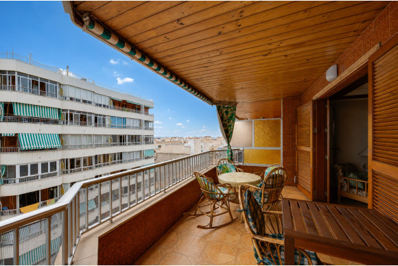 Resale - Apartment  - Torrevieja - Playa del Acequión