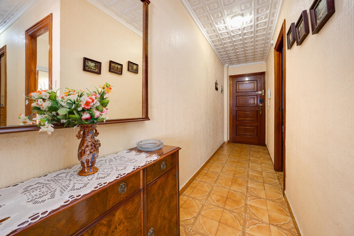 Resale - Apartment  - Torrevieja - Playa del Acequión
