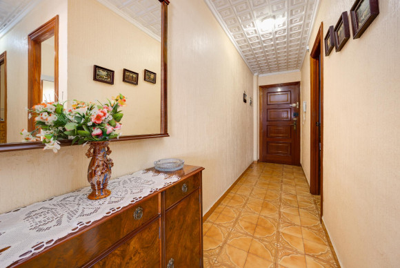 Resale - Apartment  - Torrevieja - Playa del Acequión