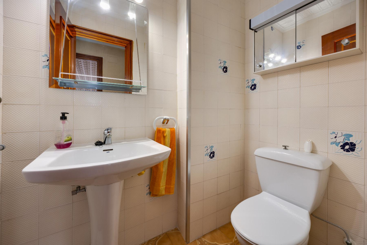 Resale - Apartment  - Torrevieja - Playa del Acequión