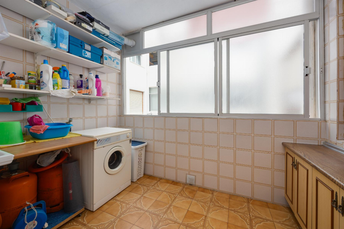 Resale - Apartment  - Torrevieja - Playa del Acequión