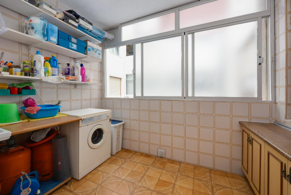 Resale - Apartment  - Torrevieja - Playa del Acequión