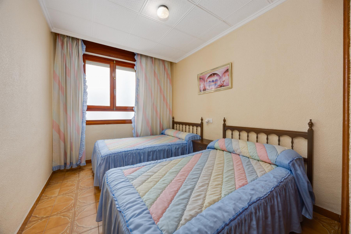 Resale - Apartment  - Torrevieja - Playa del Acequión