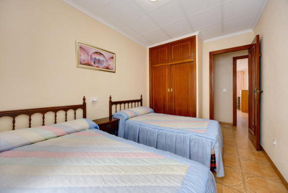 Resale - Apartment  - Torrevieja - Playa del Acequión
