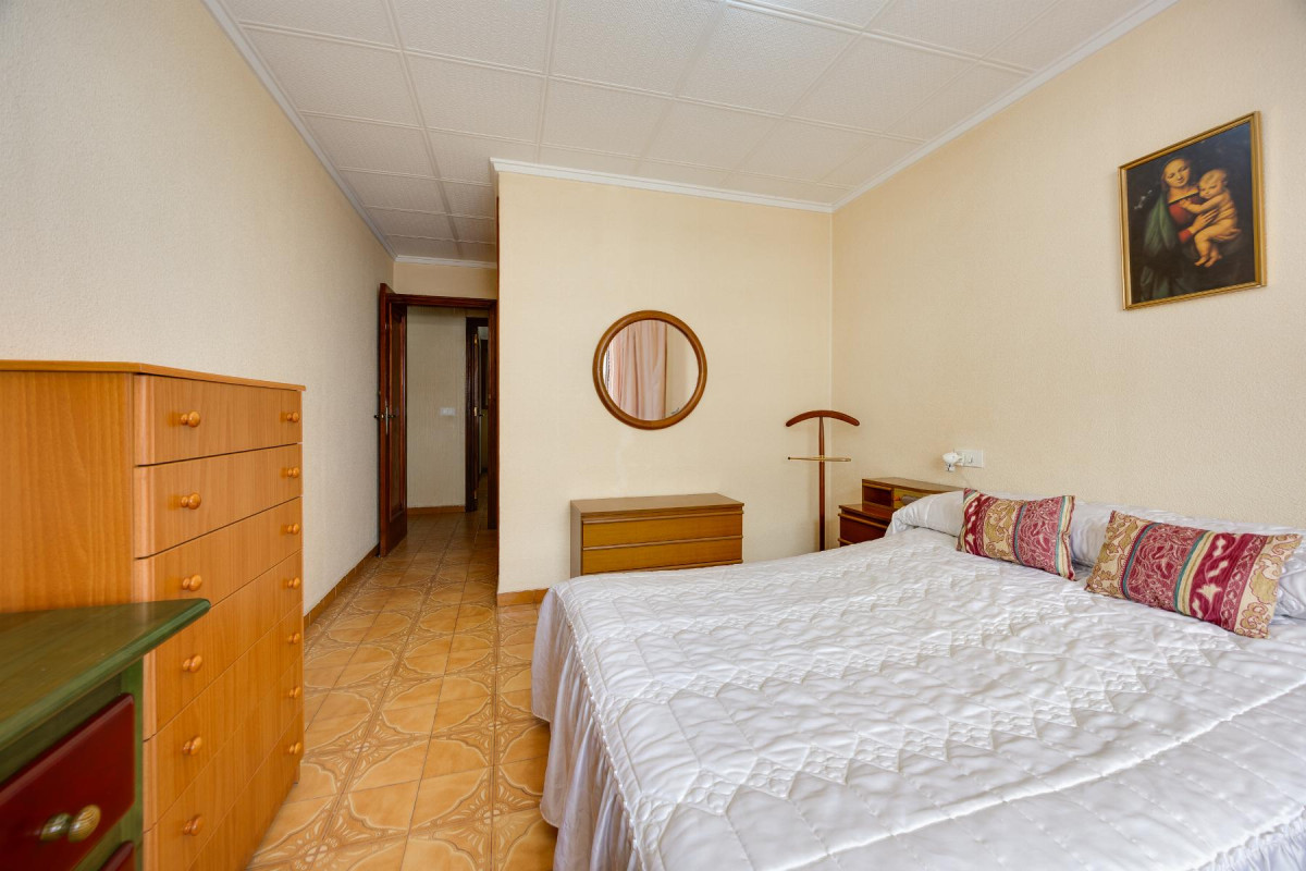 Resale - Apartment  - Torrevieja - Playa del Acequión