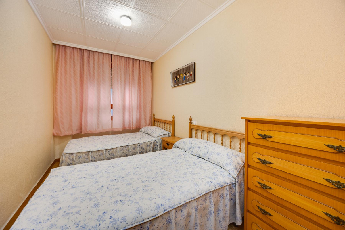 Resale - Apartment  - Torrevieja - Playa del Acequión