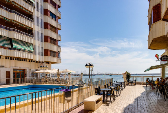 Resale - Apartment  - Torrevieja - Playa del Acequión
