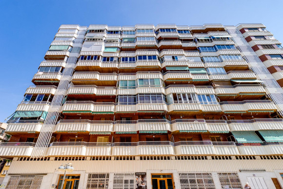 Resale - Apartment  - Torrevieja - Playa del Acequión
