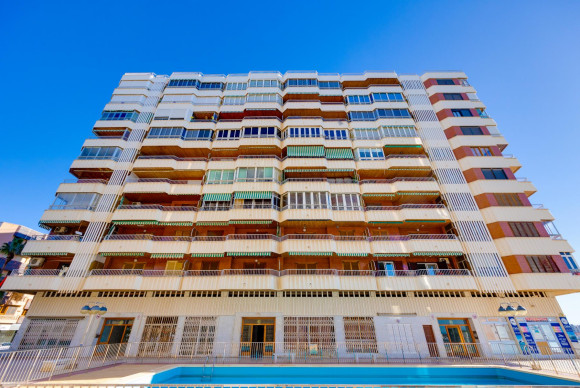 Resale - Apartment  - Torrevieja - Playa del Acequión