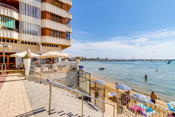 Resale - Apartment  - Torrevieja - Playa del Acequión