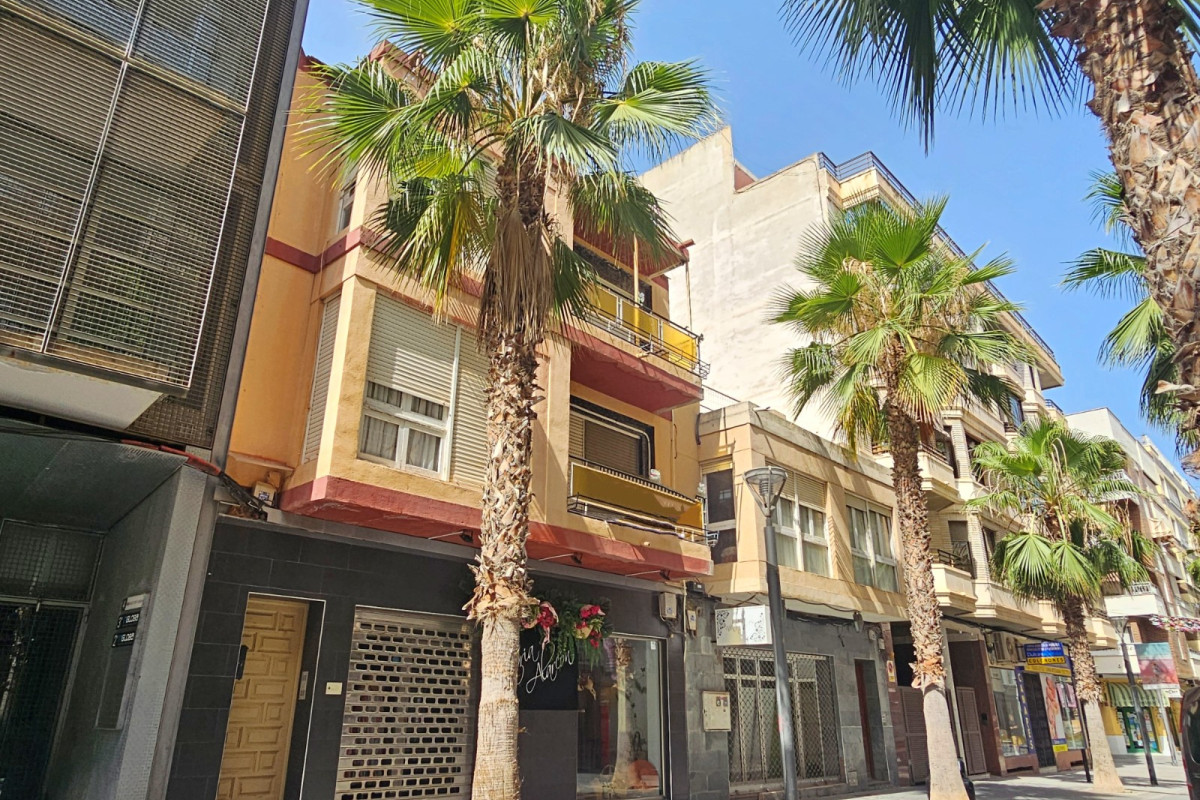 Herverkoop - Building (Mixed-Use) - Torrevieja - Torrevieja - Centre