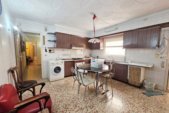 Herverkoop - Building (Mixed-Use) - Torrevieja - Torrevieja - Centre