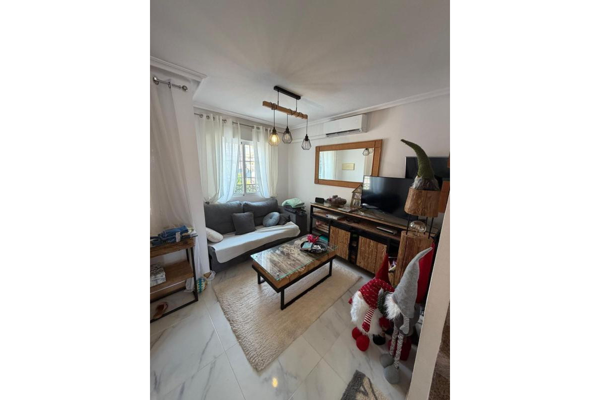 Resale - Villa - Torrevieja - torrevieja