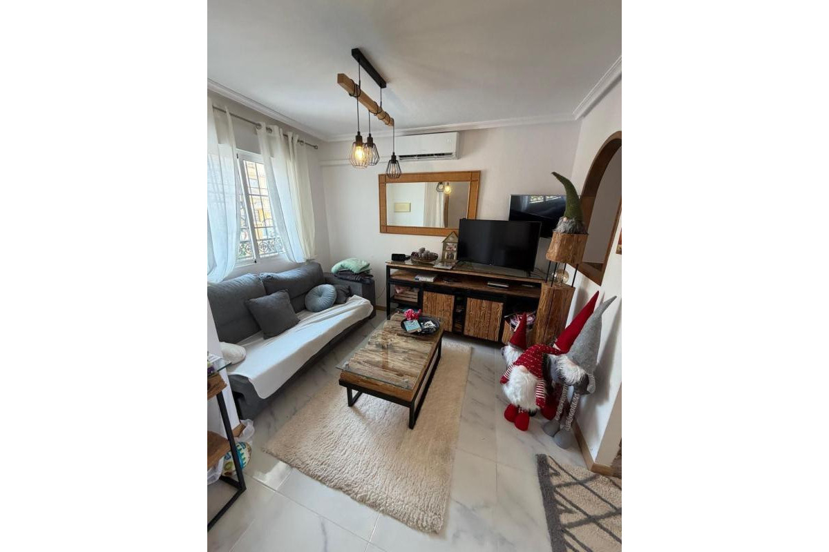 Resale - Villa - Torrevieja - torrevieja