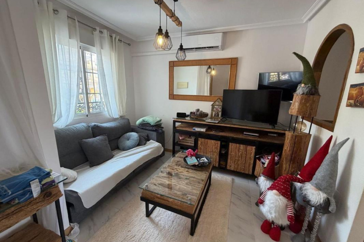 Resale - Villa - Torrevieja - torrevieja