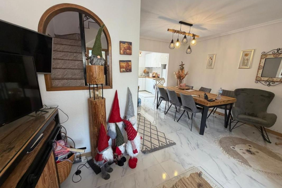 Resale - Villa - Torrevieja - torrevieja