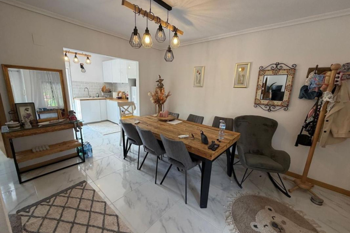 Resale - Villa - Torrevieja - torrevieja