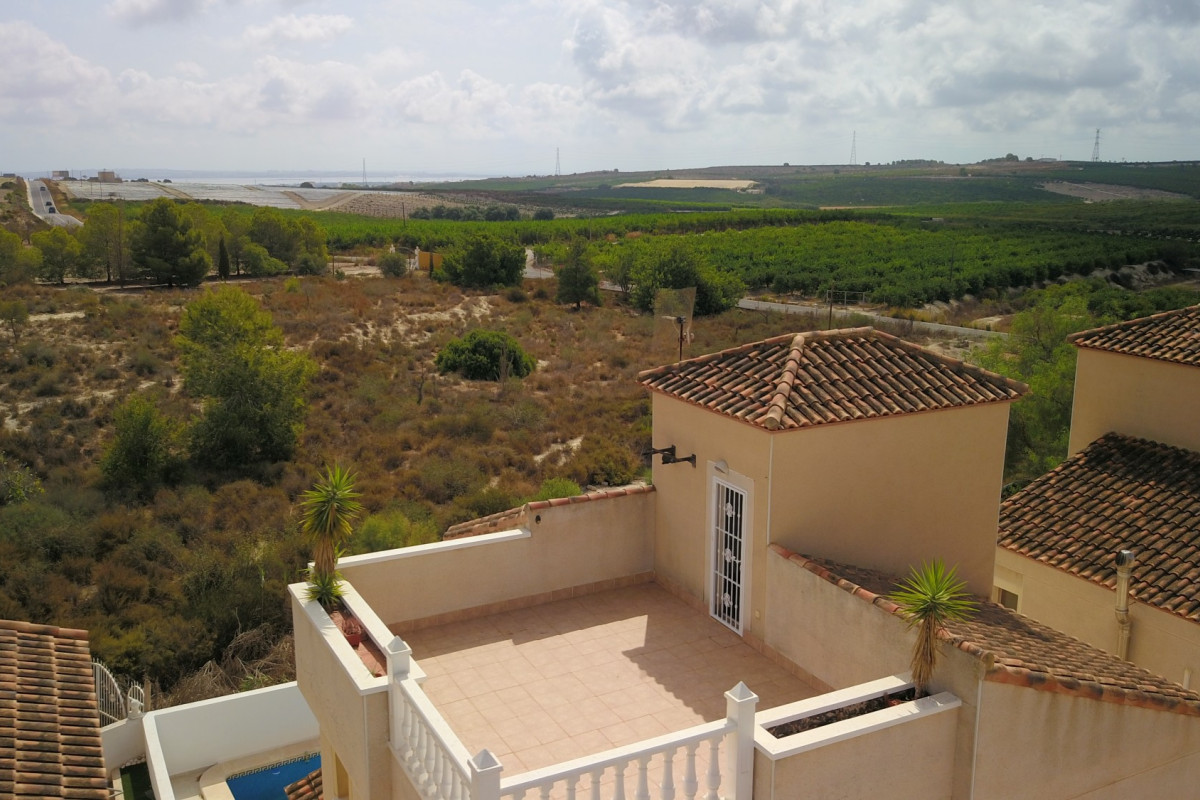 Herverkoop - Vrijstaande Villa - San Miguel de Salinas - Lake View Mansions
