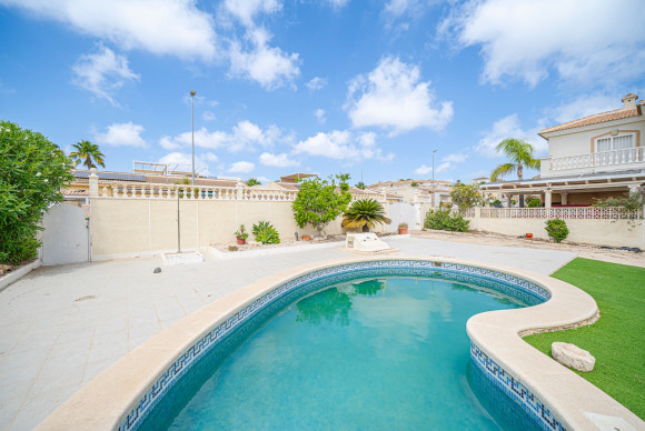 Herverkoop - Vrijstaande Villa - Ciudad Quesada - La Fiesta