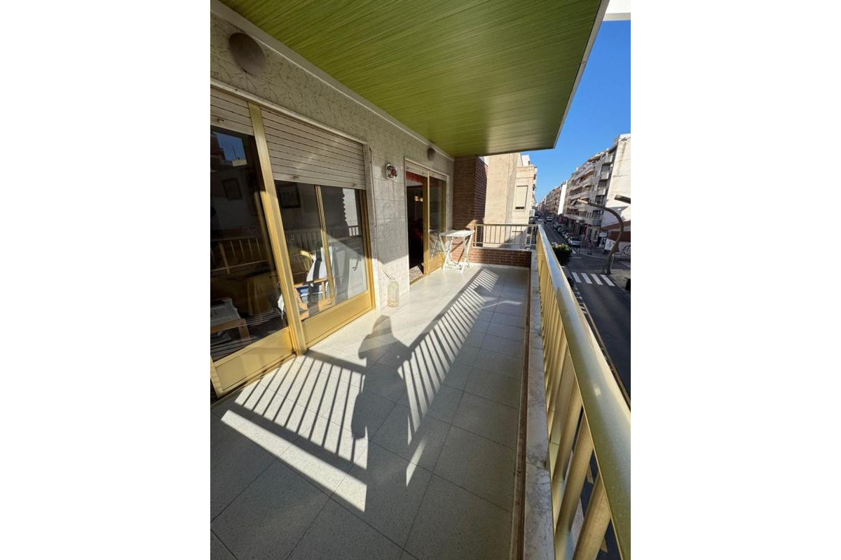 Resale - Apartment  - Torrevieja - torrevieja