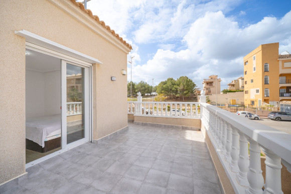 Reventa - Villa - Orihuela Costa - PAU 26