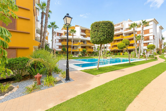 Resale - Apartment  - Orihuela Costa - Punta Prima