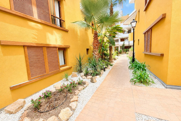 Resale - Apartment  - Orihuela Costa - Punta Prima