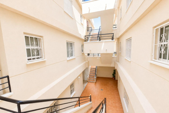Herverkoop - Appartement  - Torrevieja - Estacion de autobuses