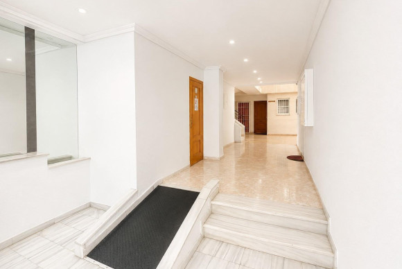 Herverkoop - Appartement  - Torrevieja - Estacion de autobuses