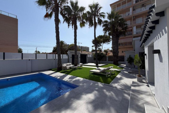 Herverkoop - Villa - Torrevieja - torrevieja
