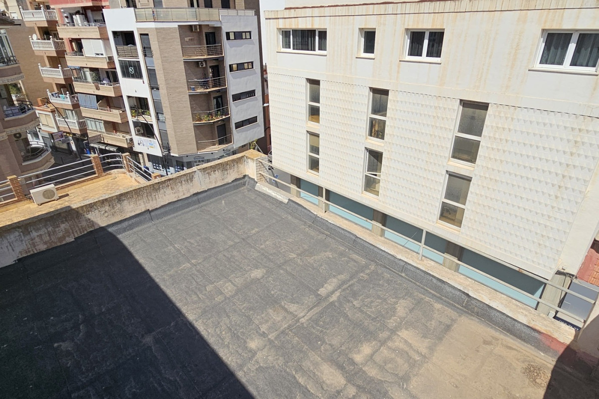 Herverkoop - Building (Mixed-Use) - Torrevieja - Torrevieja - Centre
