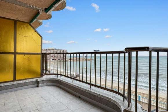 Resale - Apartment  - Torrevieja - Playa de los Locos
