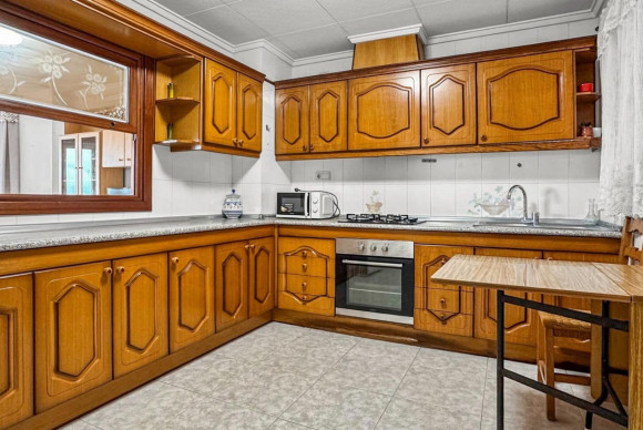 Resale - Apartment  - Torrevieja - Playa de los Locos