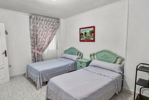 Resale - Apartment  - Torrevieja - Playa de los Locos