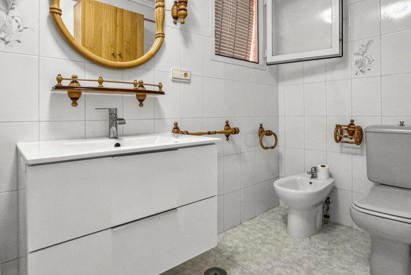 Resale - Apartment  - Torrevieja - Playa de los Locos