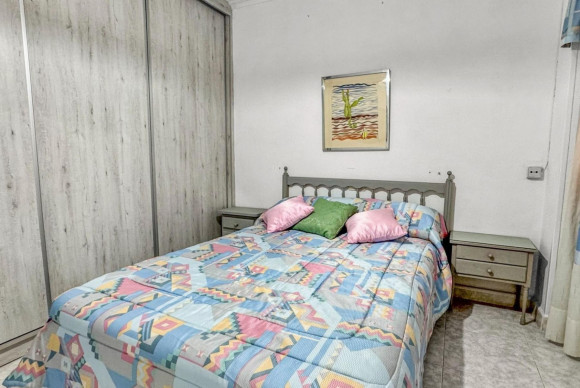Resale - Apartment  - Torrevieja - Playa de los Locos