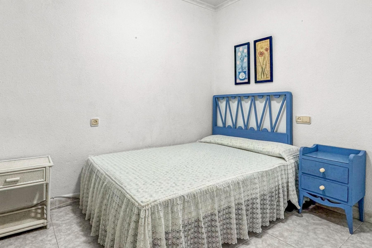 Resale - Apartment  - Torrevieja - Playa de los Locos