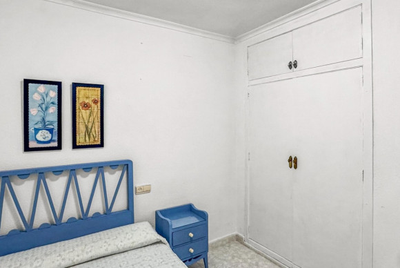 Resale - Apartment  - Torrevieja - Playa de los Locos