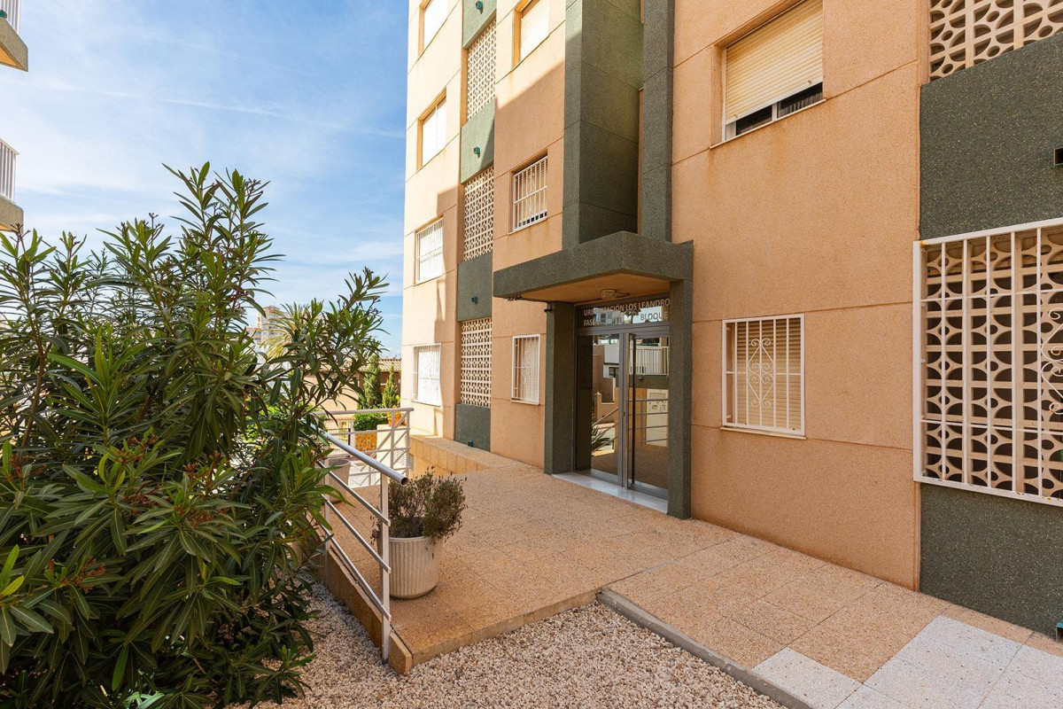 Resale - Apartment  - Torrevieja - Cabo cervera