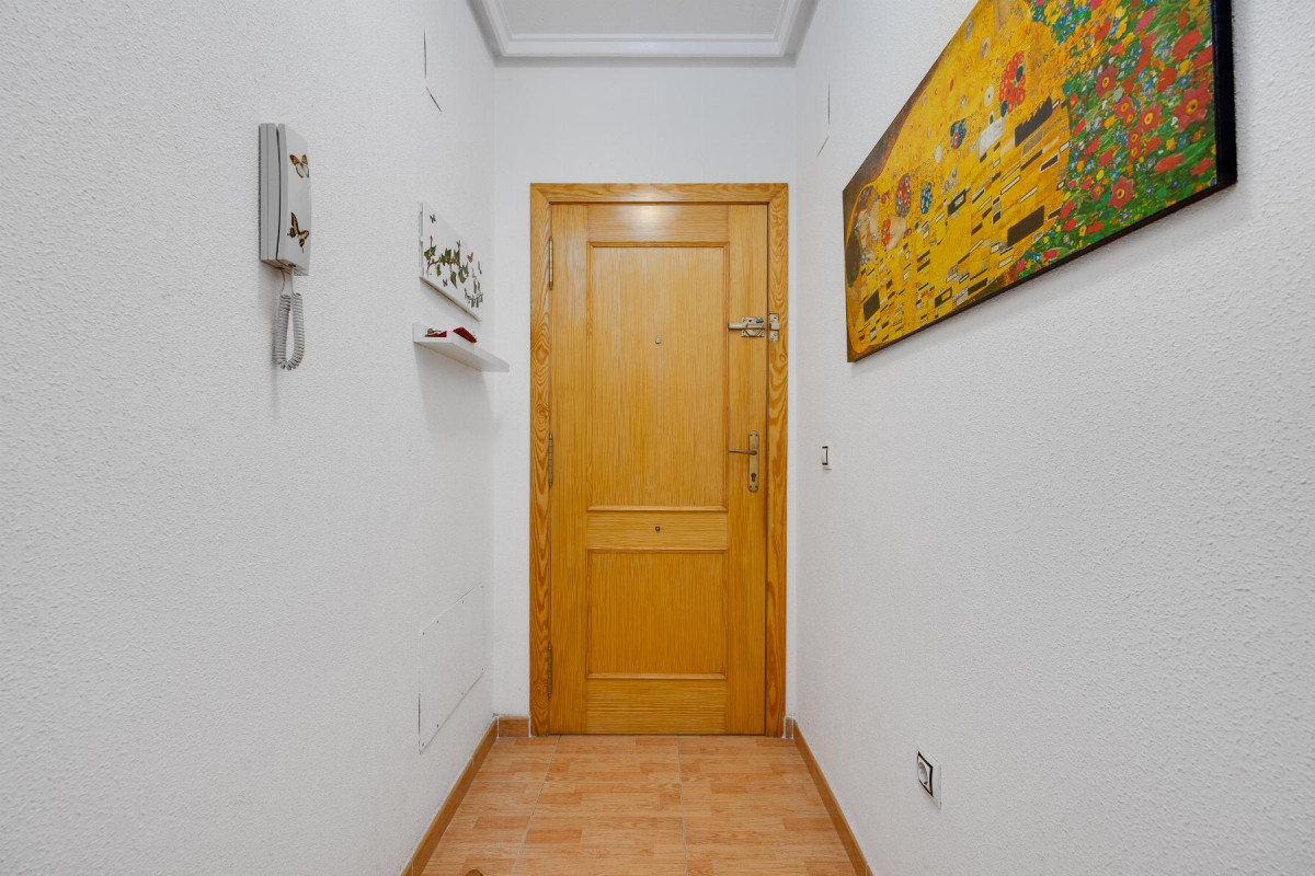 Resale - Apartment  - Torrevieja - Playa del Acequión