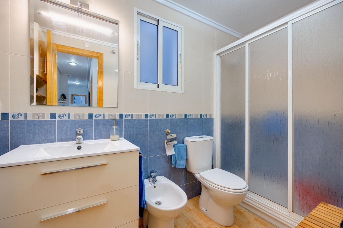 Resale - Apartment  - Torrevieja - Playa del Acequión