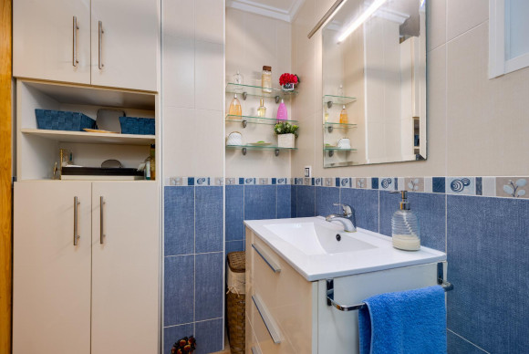 Resale - Apartment  - Torrevieja - Playa del Acequión