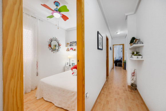 Resale - Apartment  - Torrevieja - Playa del Acequión