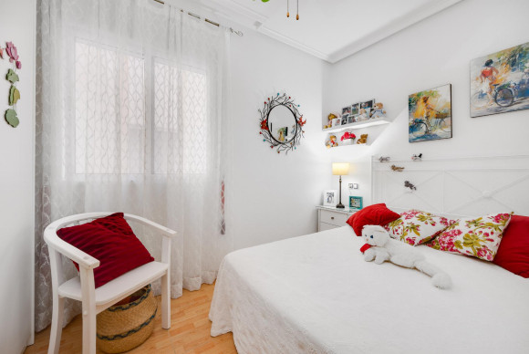 Resale - Apartment  - Torrevieja - Playa del Acequión