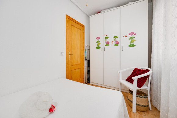 Resale - Apartment  - Torrevieja - Playa del Acequión